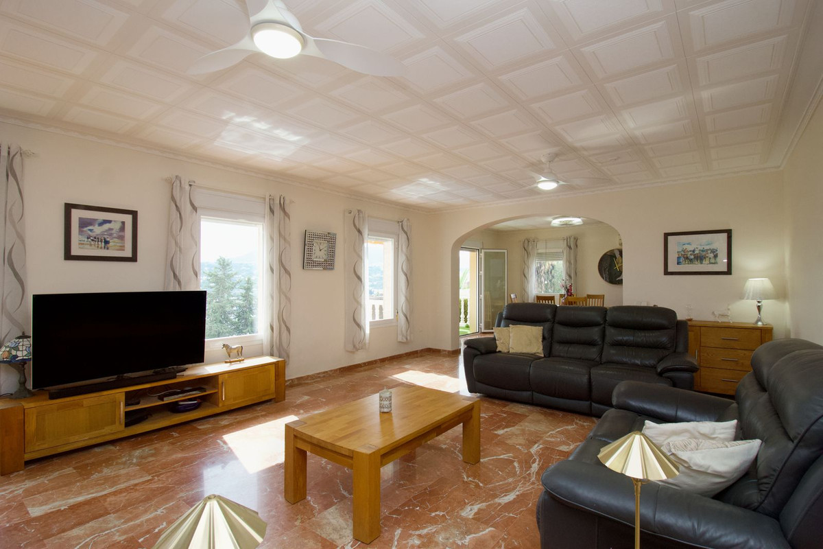 5 Bedroom Villa in Coín - Photo 7