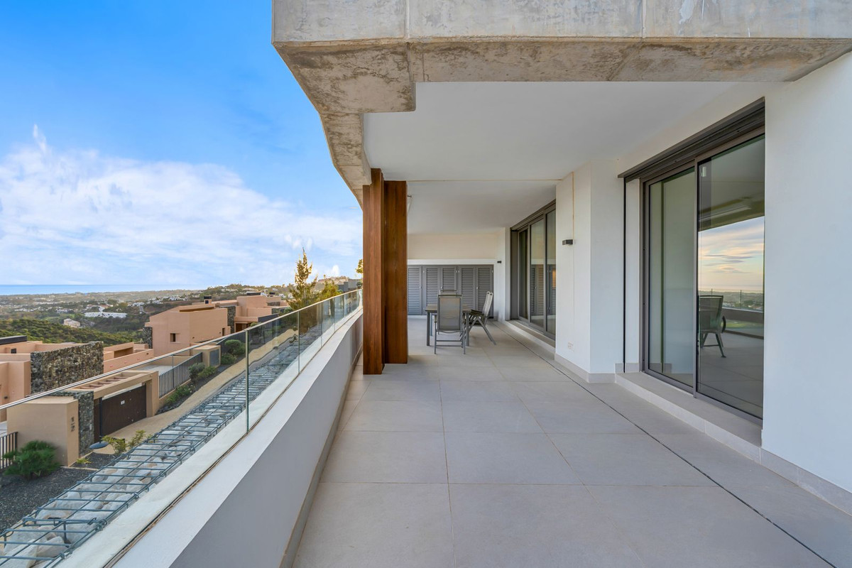 3 Bedroom Apartment in Benahavís - Photo 16