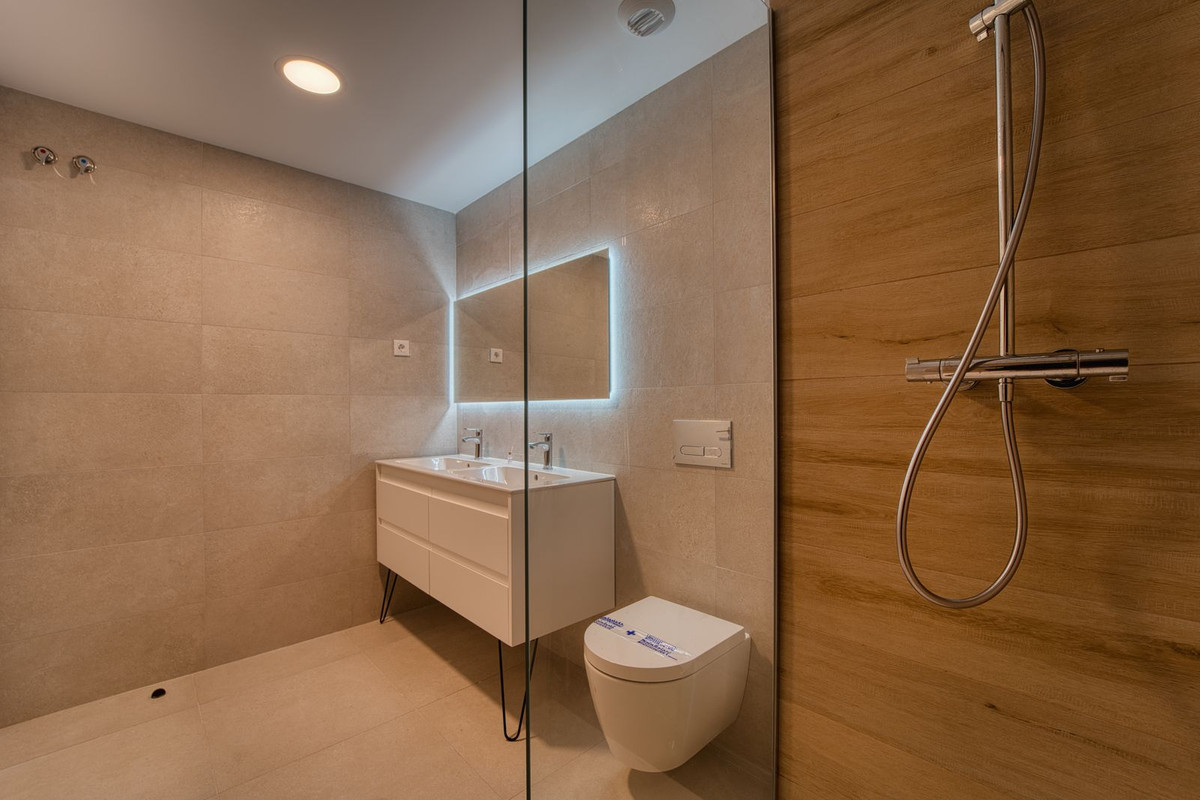 3 Bedroom Apartment in Torremolinos - Photo 5