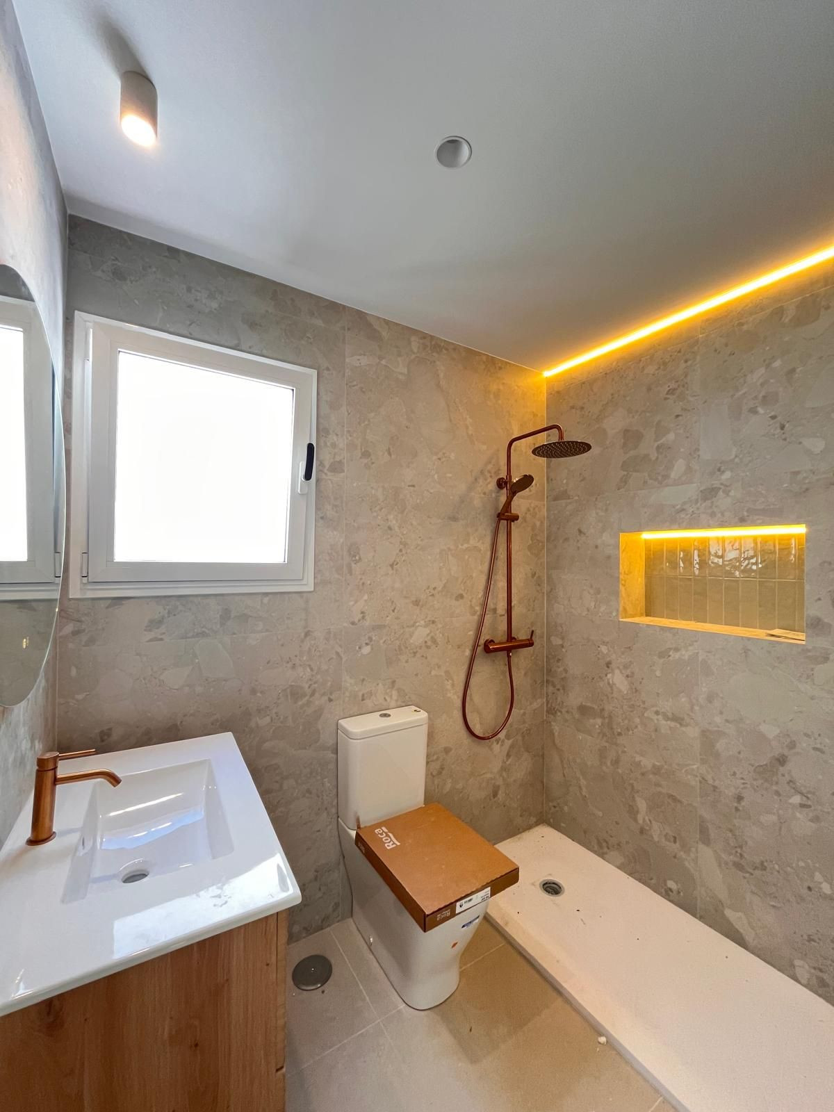 4 Bedroom Apartment in Málaga - Photo 9