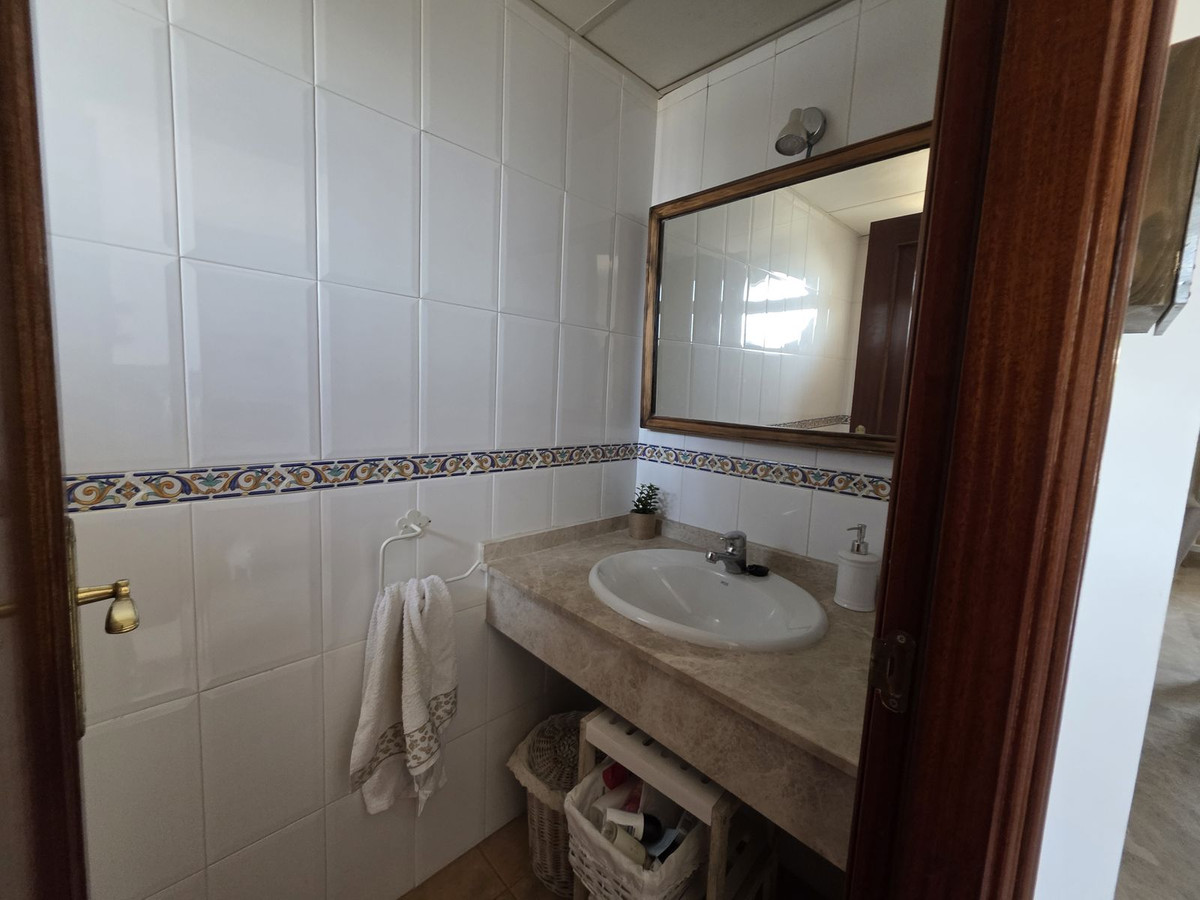 4 Bedroom Townhouse in Marbella - Photo 11