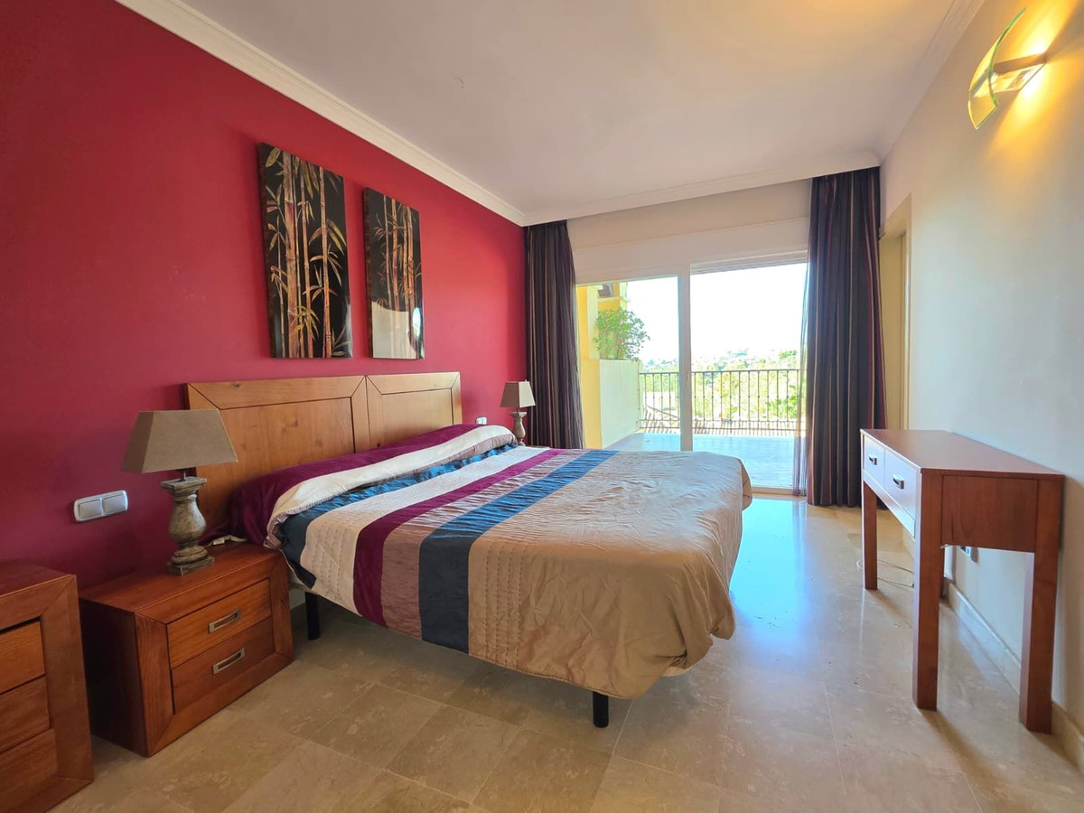 2 Bedroom Apartment in Estepona - Photo 14