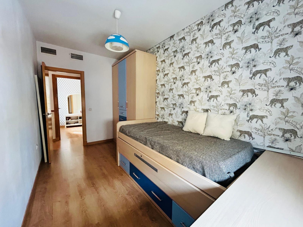 4 Bedroom Penthouse in Torremolinos - Photo 3