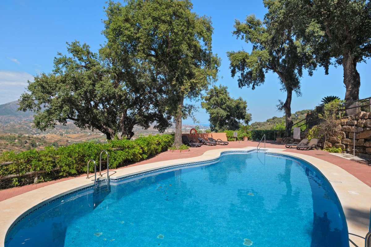 2 Bedroom Apartment in Marbella - Photo 26