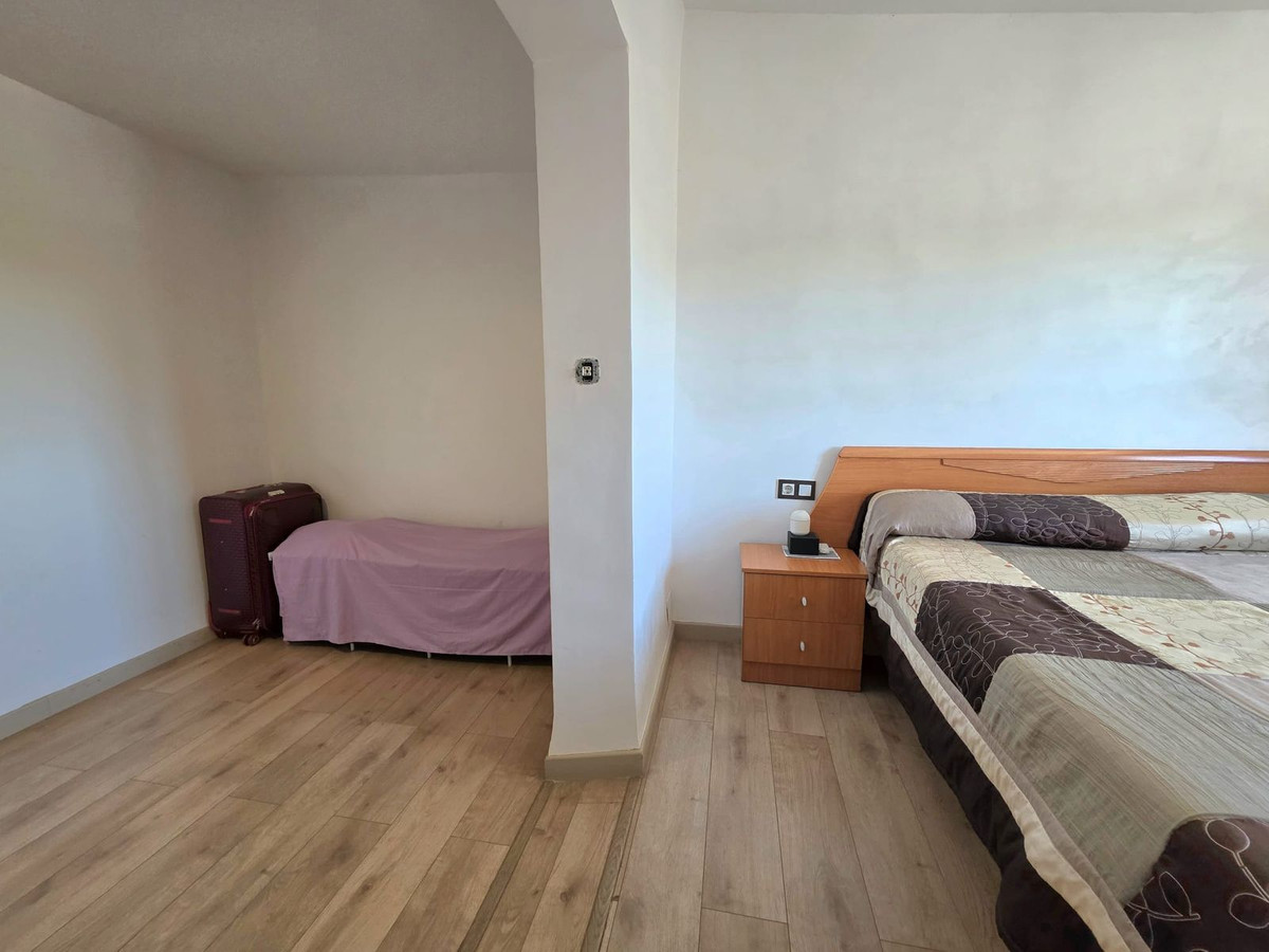 3 Bedroom Townhouse in Estepona - Photo 17