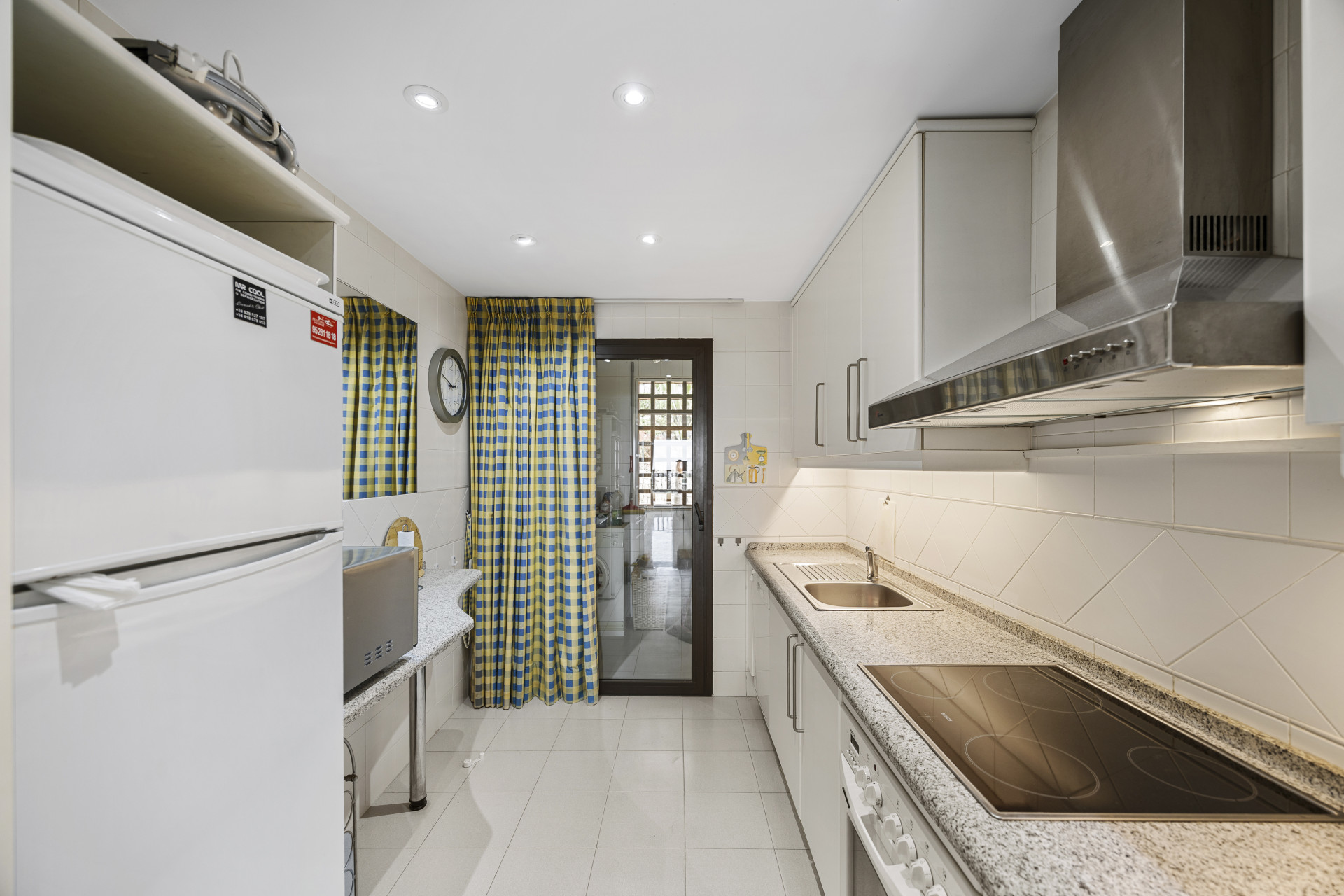 3 Bedroom Penthouse in Benahavís - Photo 13
