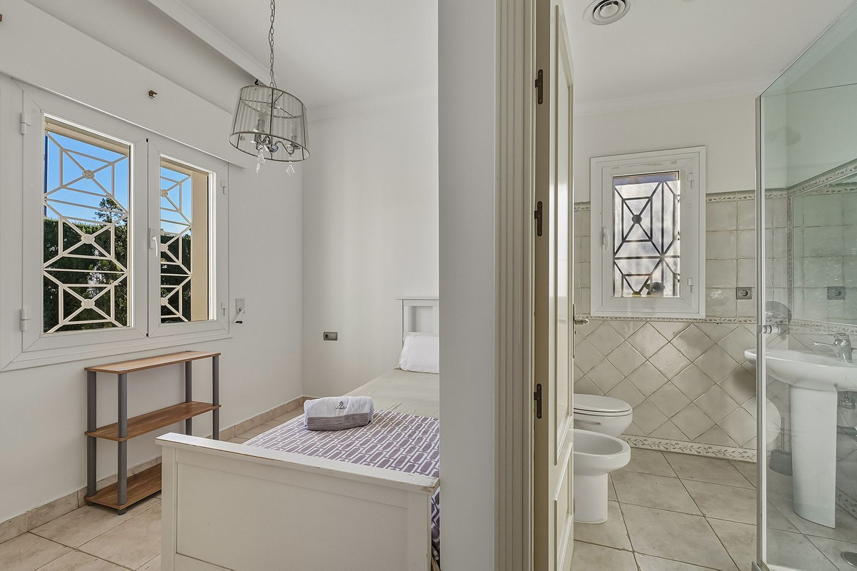 5 Bedroom Villa in San Pedro de Alcántara - Photo 19