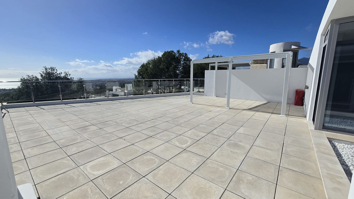 5 Bedroom Villa in Marbella - Photo 32