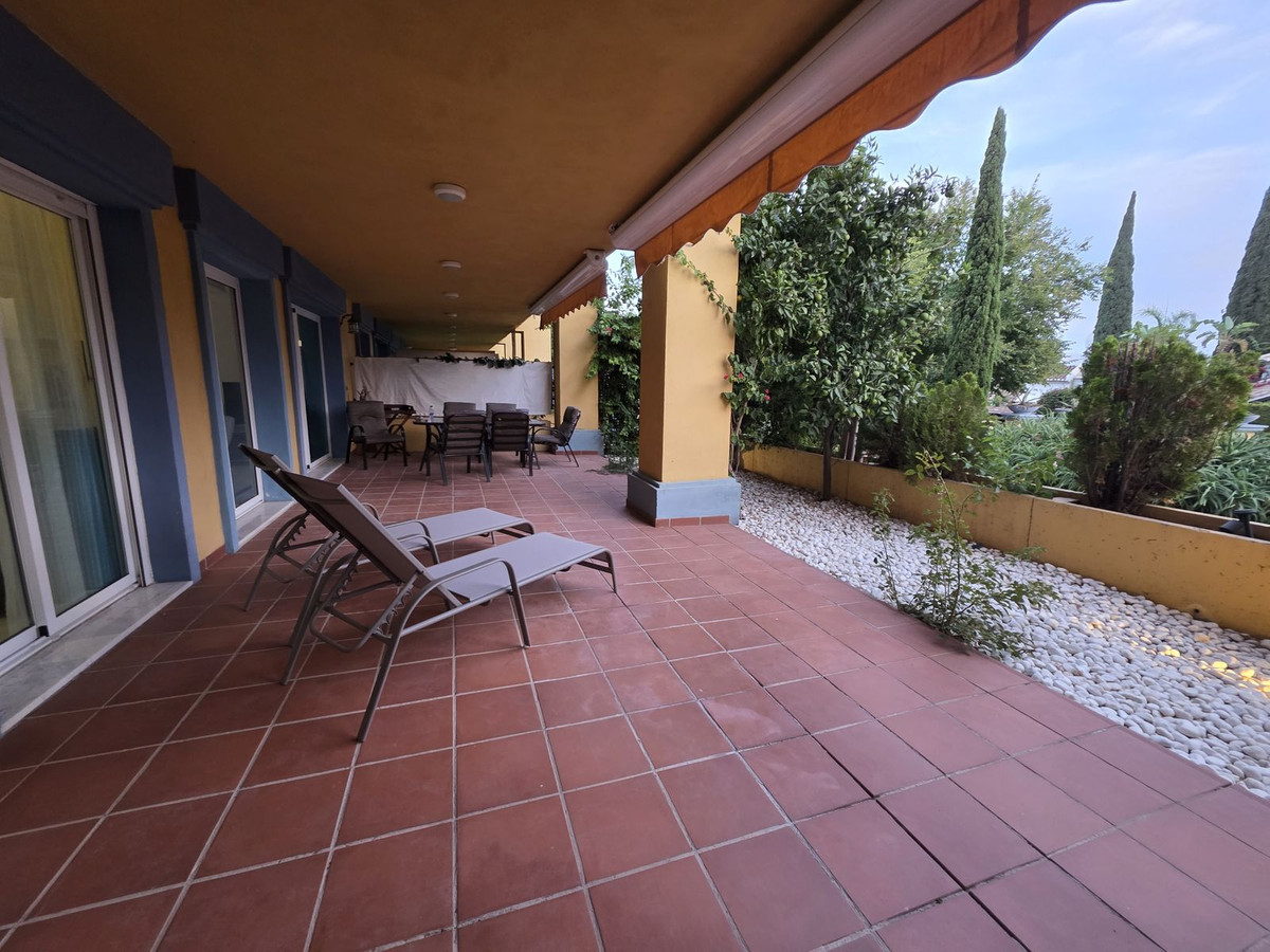 2 Bedroom Apartment in Marbella - Photo 2