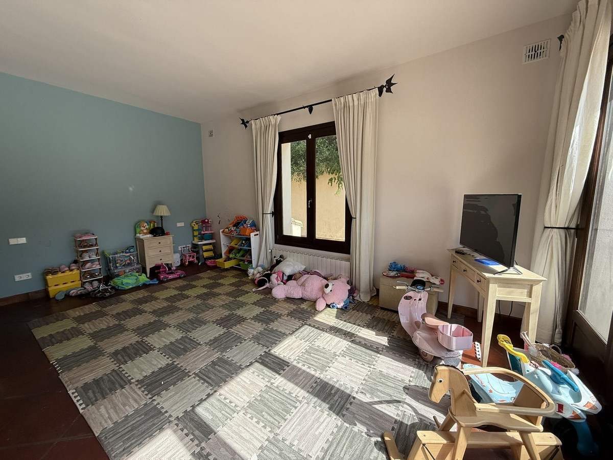5 Bedroom Villa in Sotogrande - Photo 17