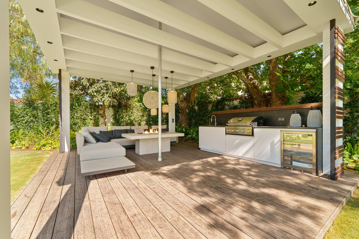 5 Bedroom Villa in Marbella - Photo 23