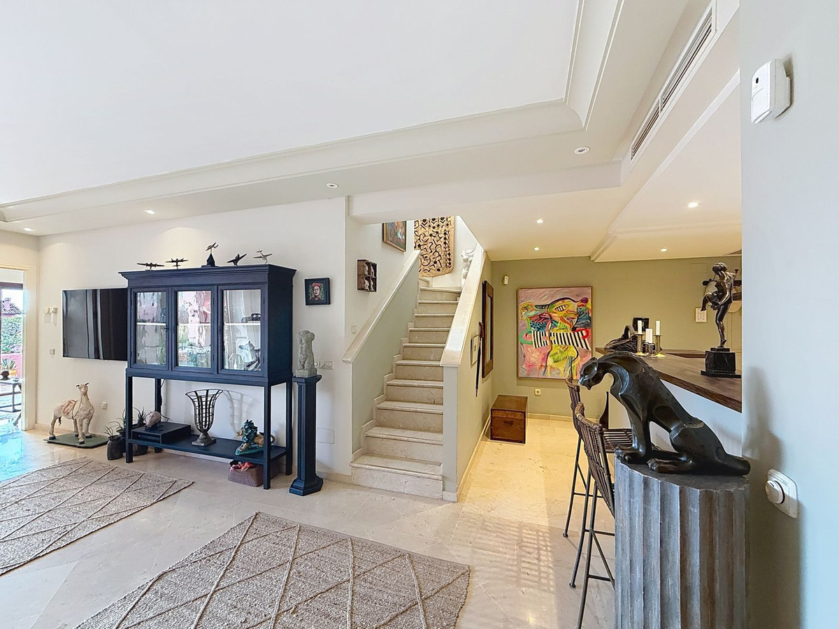 3 Bedroom Penthouse in Estepona - Фото 2