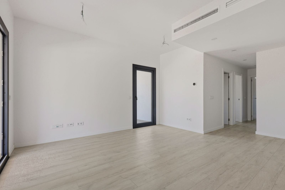 3 Bedroom Apartment in Estepona - Photo 24