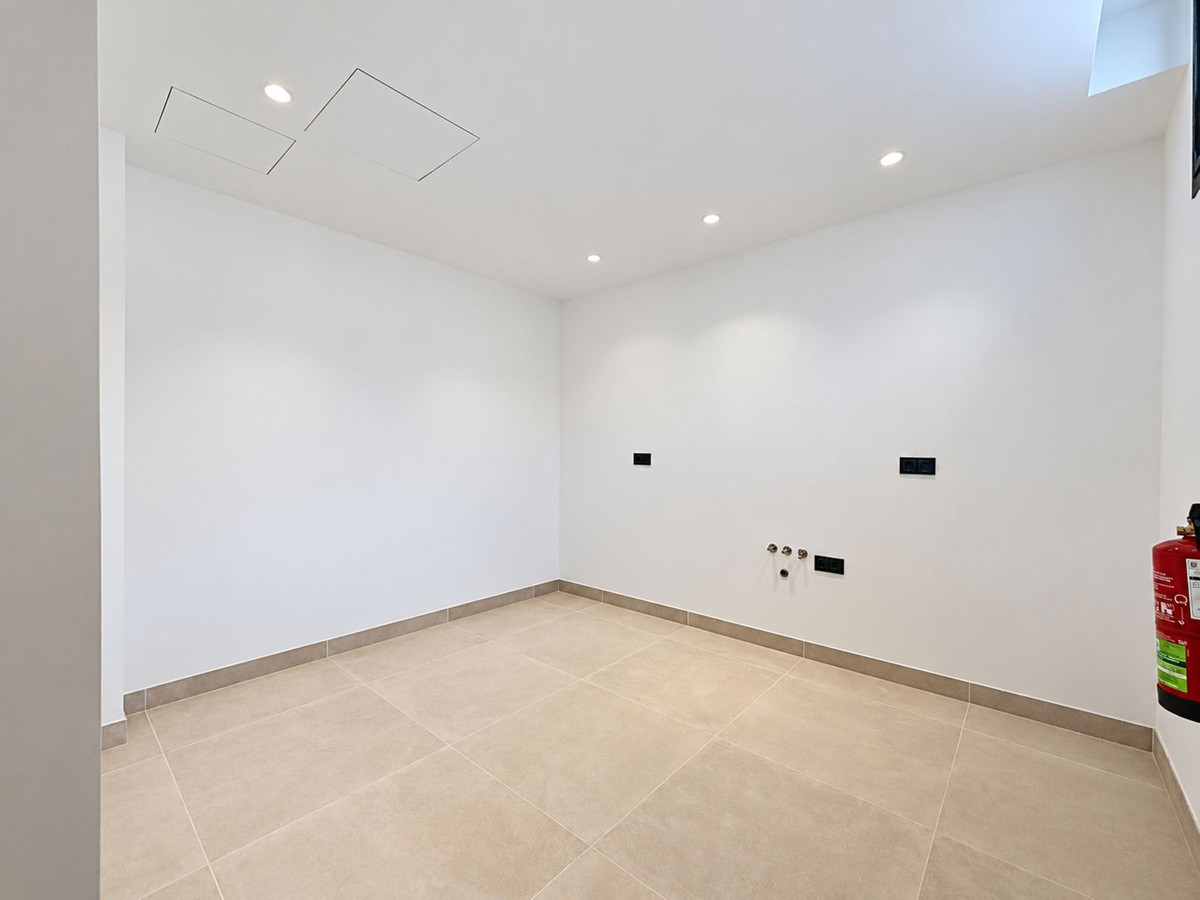 5 Bedroom Villa in Marbella - Photo 41