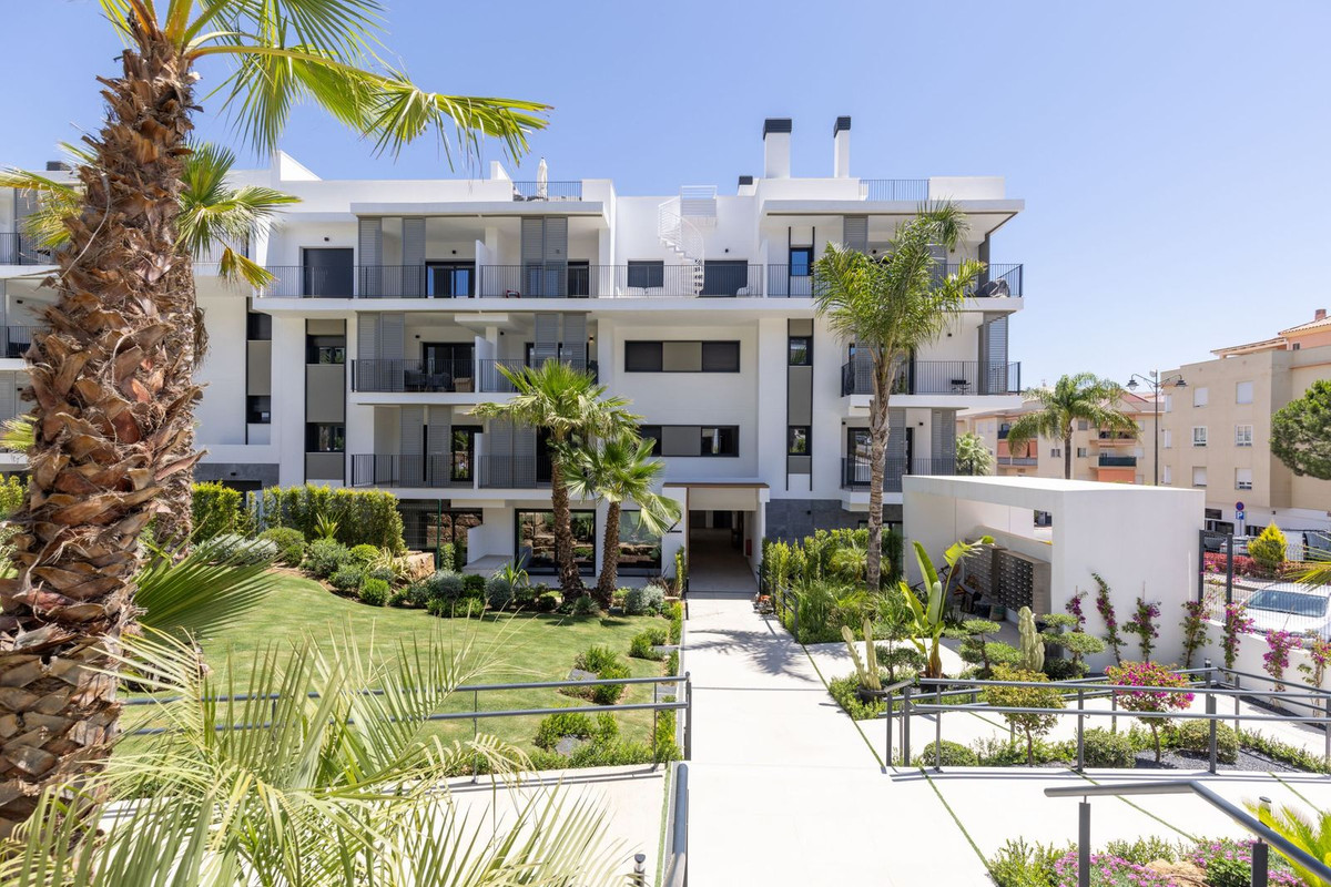 3 Bedroom Apartment in Estepona - Photo 5