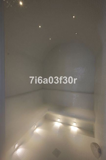 3 Bedroom Apartment in Estepona - Photo 17