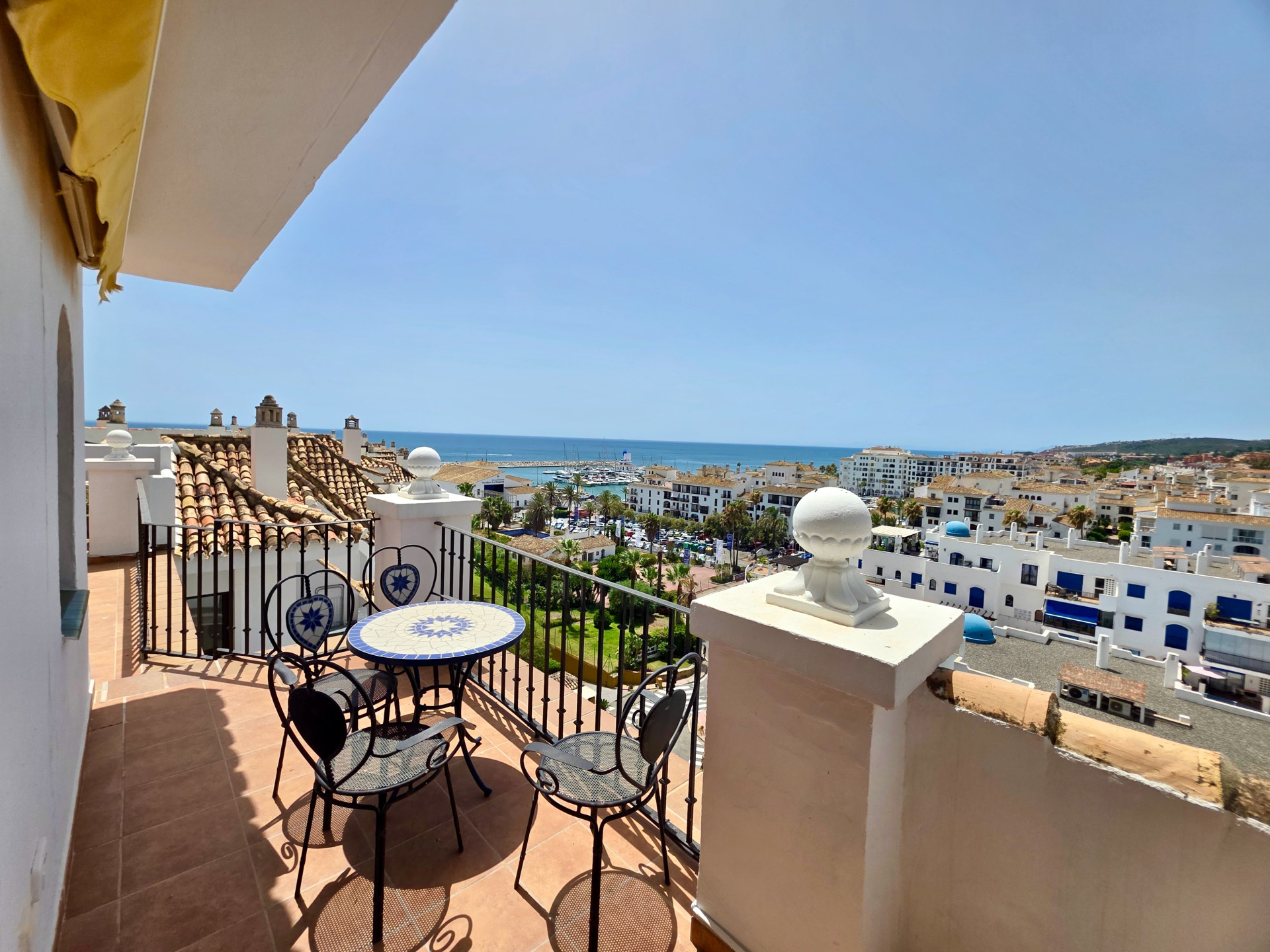 3 Bedroom Penthouse in La Duquesa - Photo 3