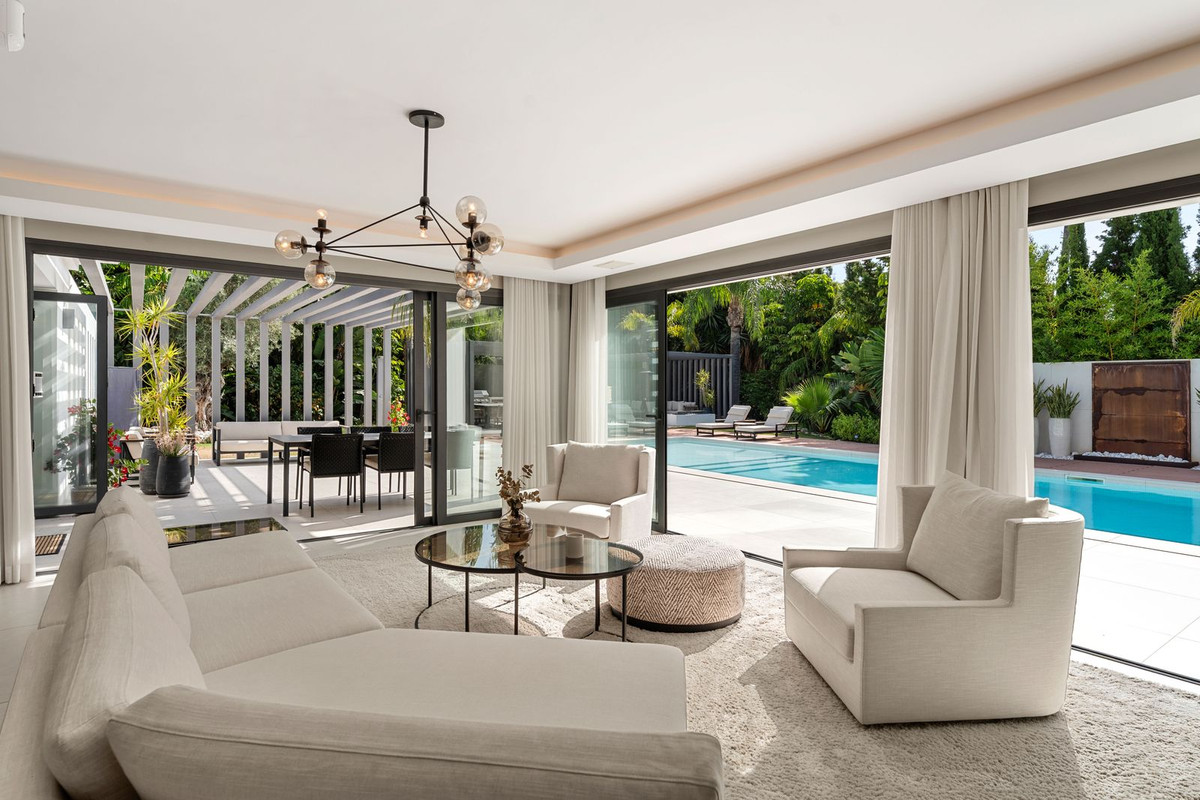 4 Bedroom Villa in Marbella - Photo 4