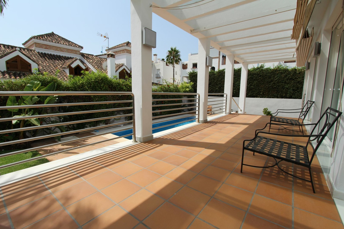 6 Bedroom Villa in San Pedro de Alcántara - Photo 10