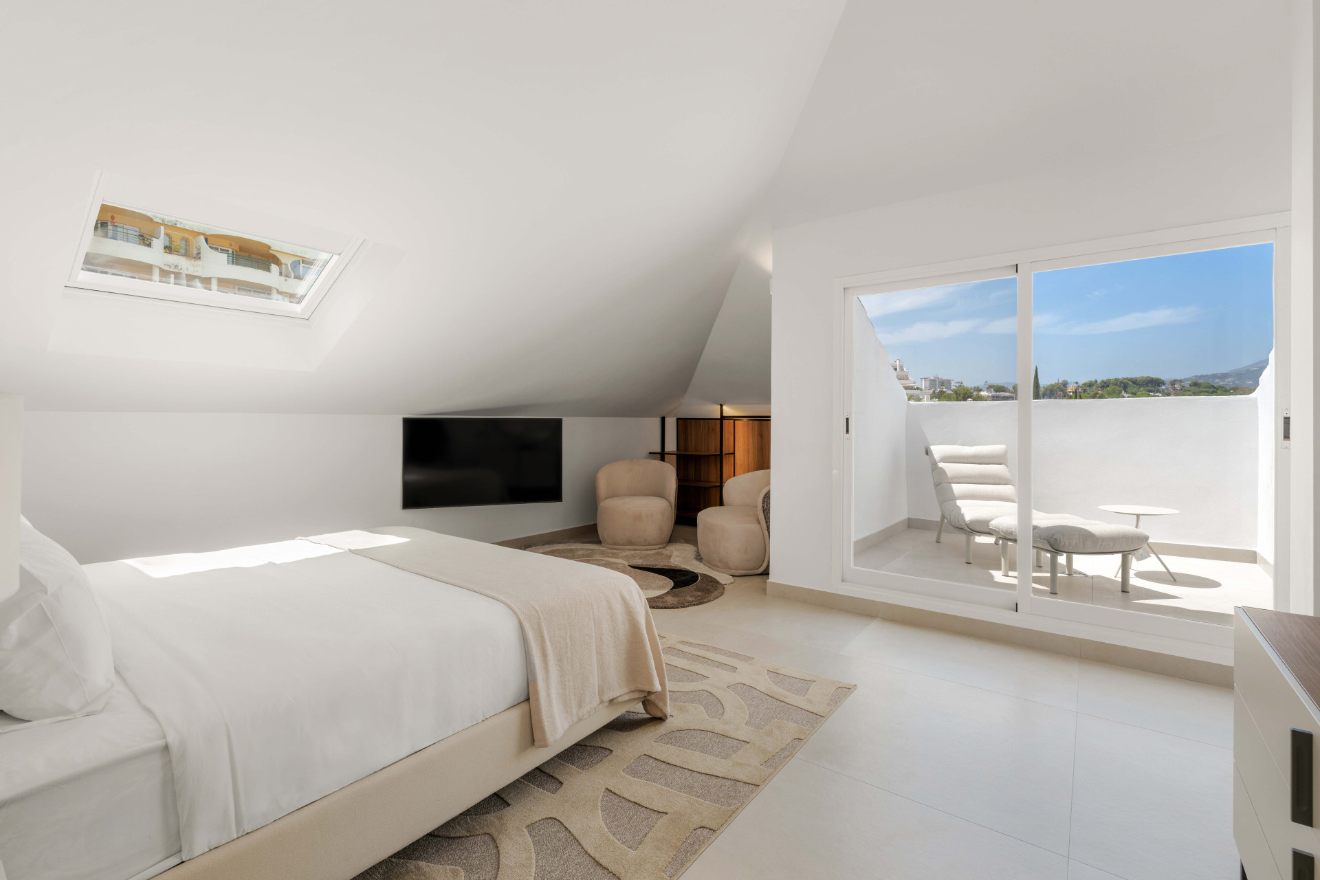 Piso de 3 dormitorios con piscina en Málaga – Foto 7