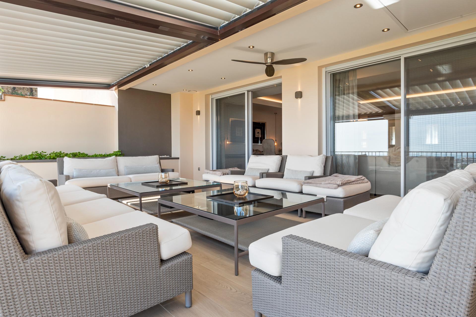 4 Bedroom Penthouse in Benahavís - Photo 7