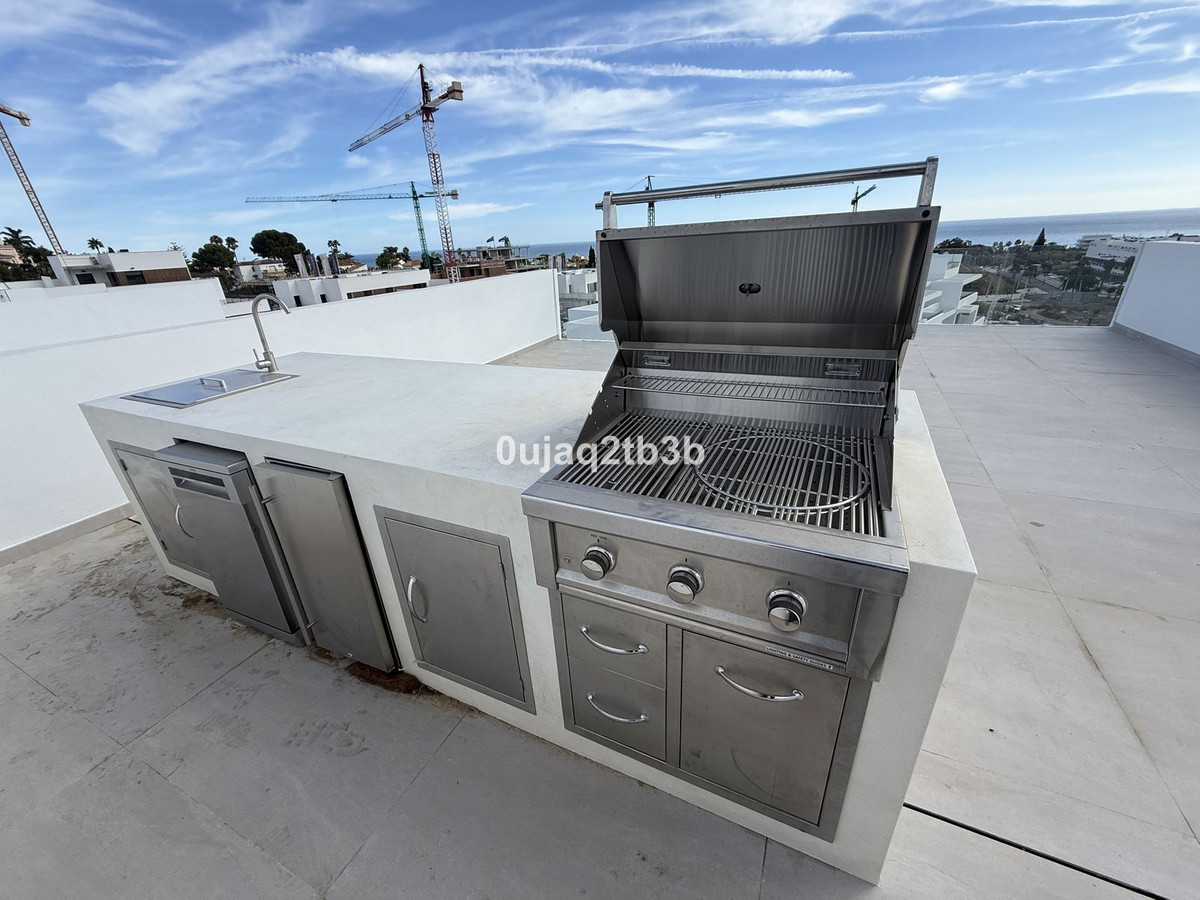 2 Bedroom Penthouse in Estepona - Photo 11