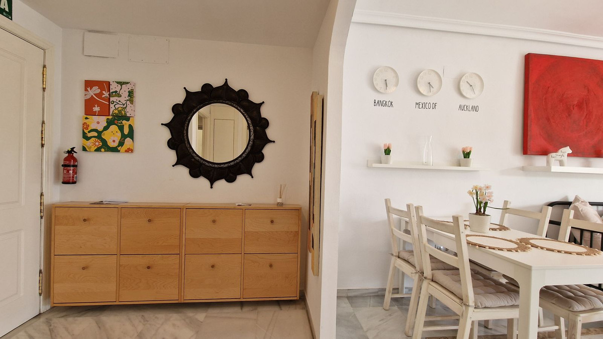 1 Bedroom Apartment in Marbella - Photo 9