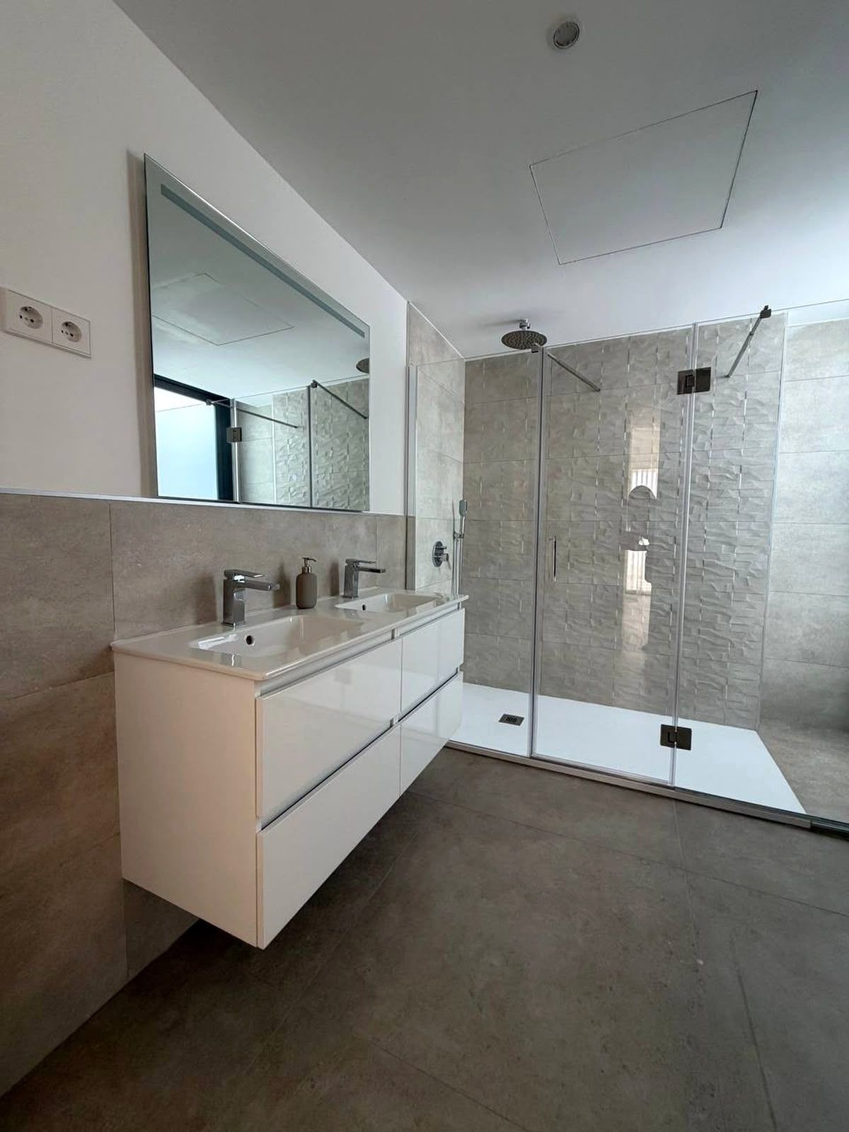 4 Bedroom Apartment in Estepona - Photo 10
