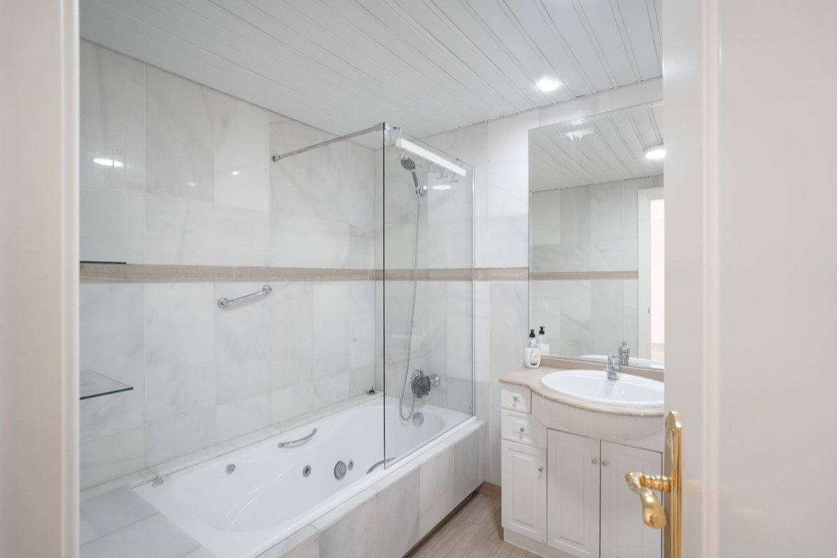 3 Bedroom Penthouse in Benalmádena - Photo 15