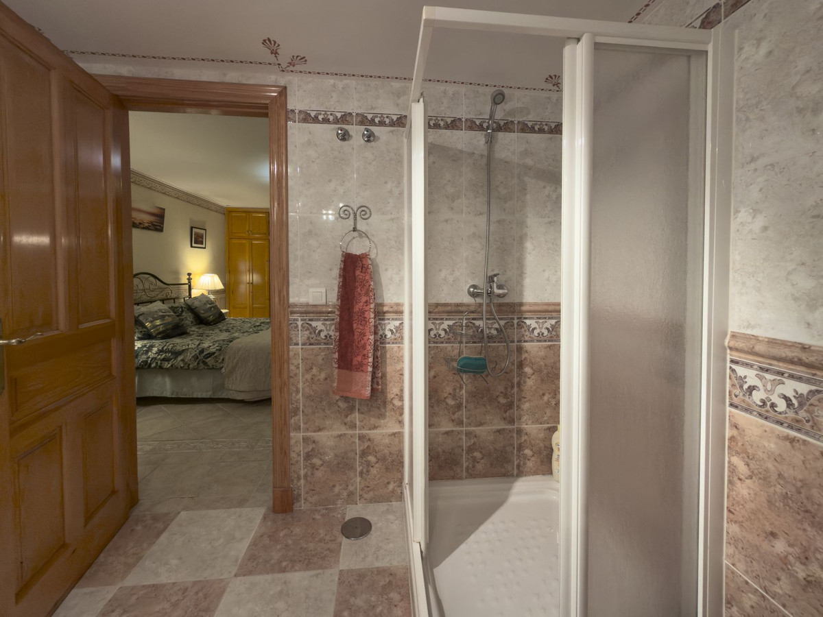 4 Bedroom Villa in Coín - Photo 33