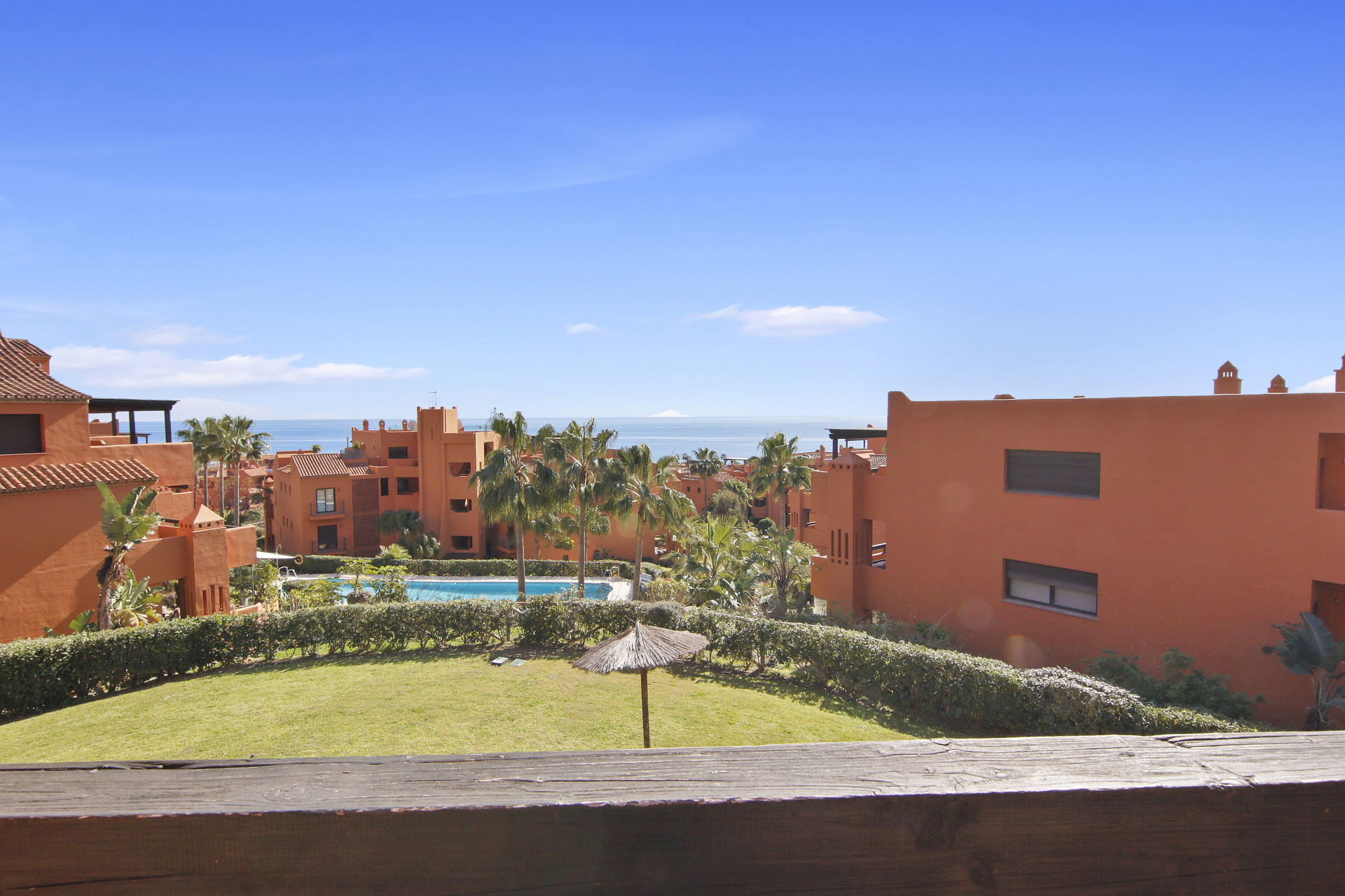 2 Bedroom Penthouse in Estepona - Photo 5