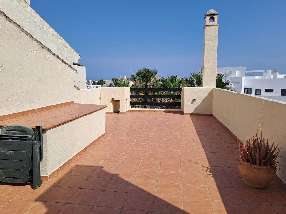 2 Bedroom Apartment in Estepona - Photo 22