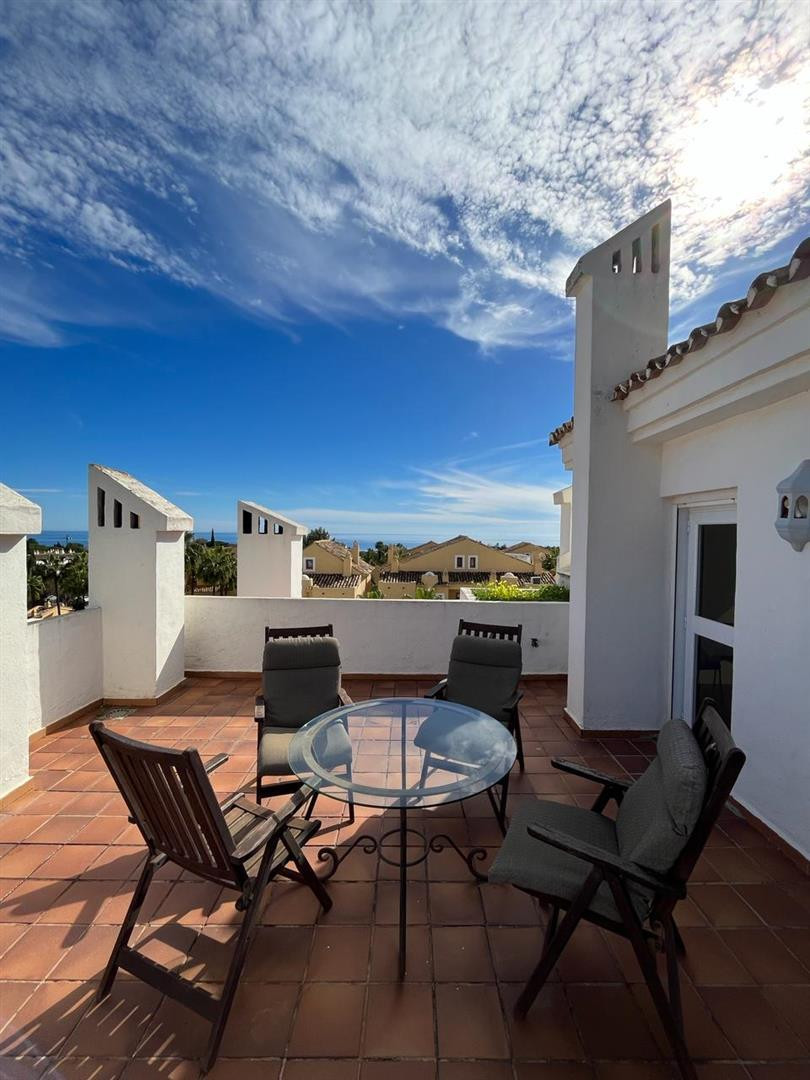 Piso de 2 dormitorios con piscina en Málaga – Foto 2