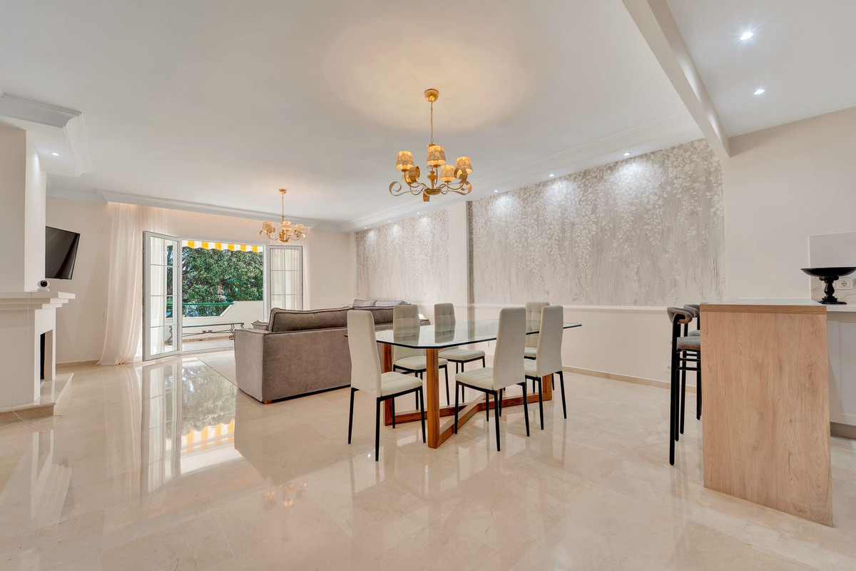 3 Bedroom Apartment in Estepona - Photo 4