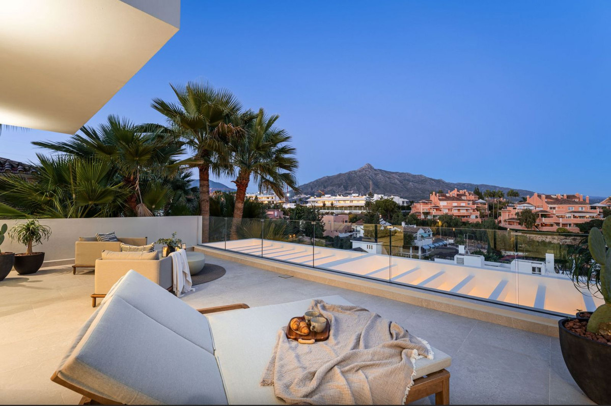 5 Bedroom Villa in Marbella - Photo 9