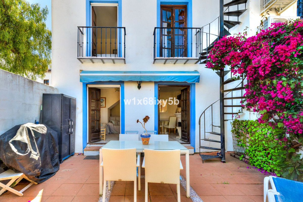 2 Bedroom Townhouse in Marbella - Photo 15