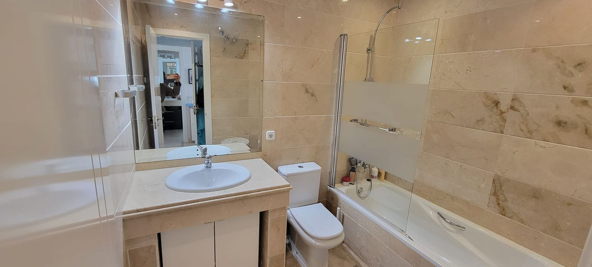 2 Bedroom Apartment in Marbella - Photo 10