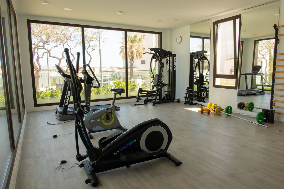 2 Bedroom Apartment in Estepona - Photo 29