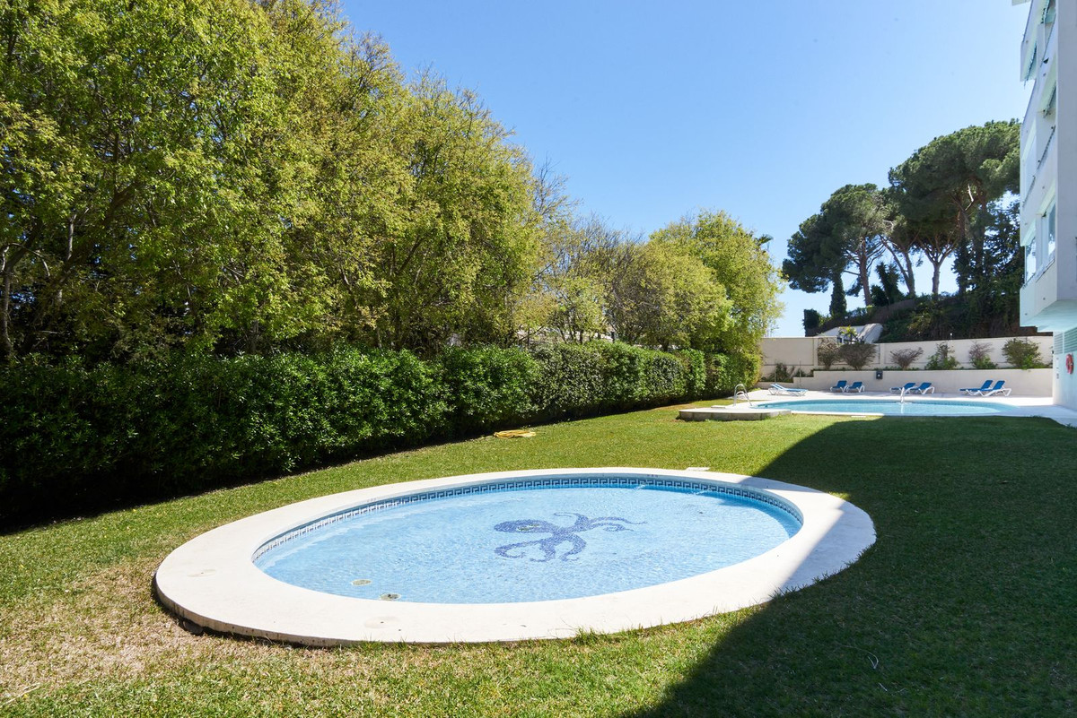 2 Bedroom Apartment in Marbella - Photo 31