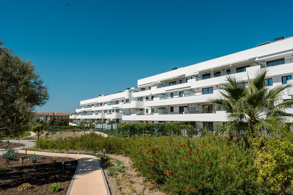 2 Bedroom Penthouse in Estepona - Photo 22