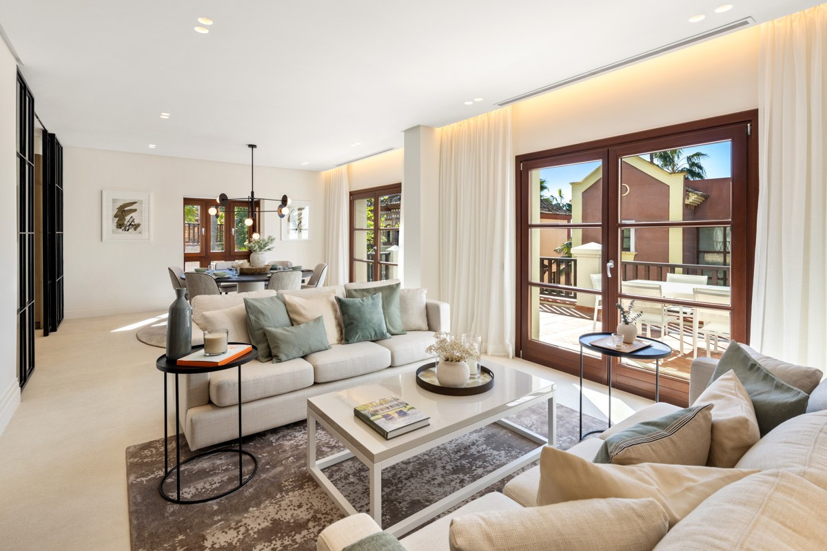 5 Bedroom Townhouse in Marbella - Photo 6