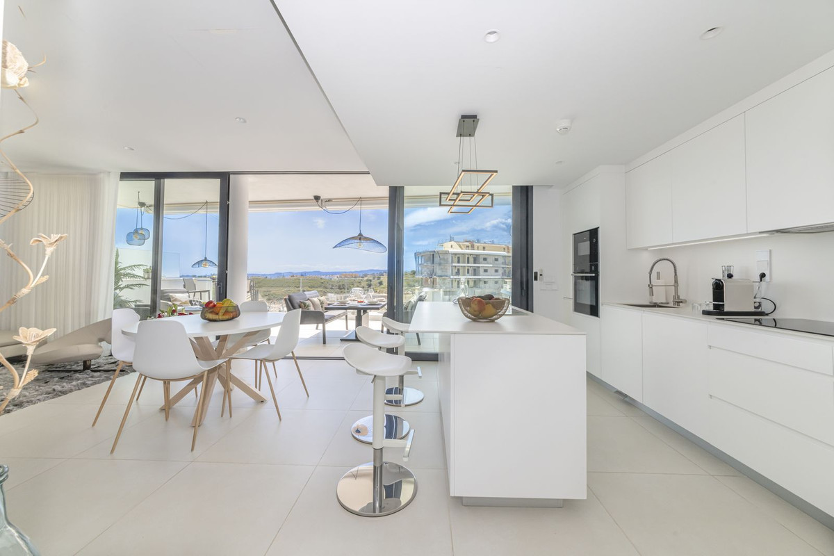 2 Bedroom Apartment in Benalmádena - Photo 18