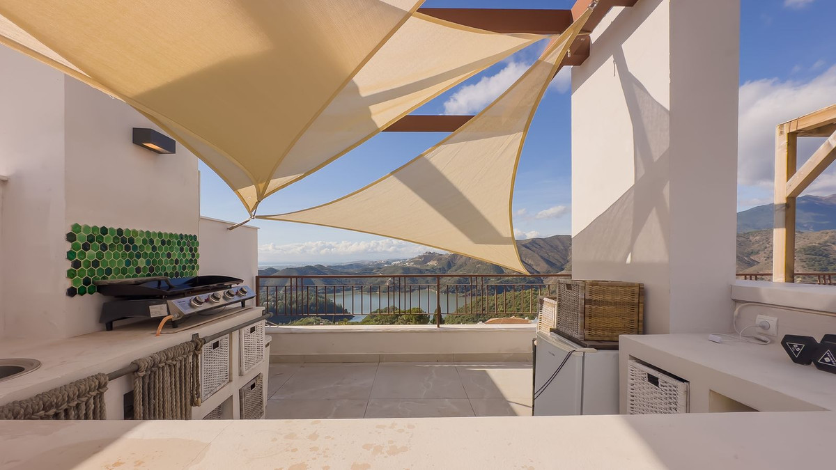 3 Bedroom Penthouse in Istán - Photo 20