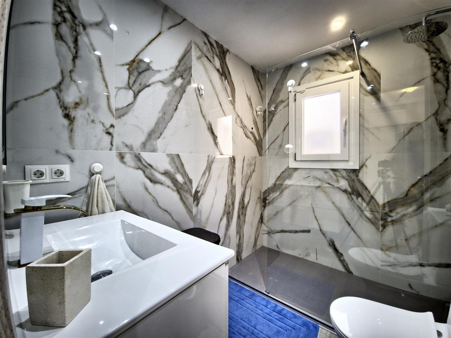 2 Bedroom Apartment in Marbella - Photo 23