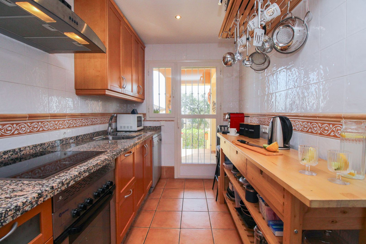 2 Bedroom Apartment in Marbella - Photo 12