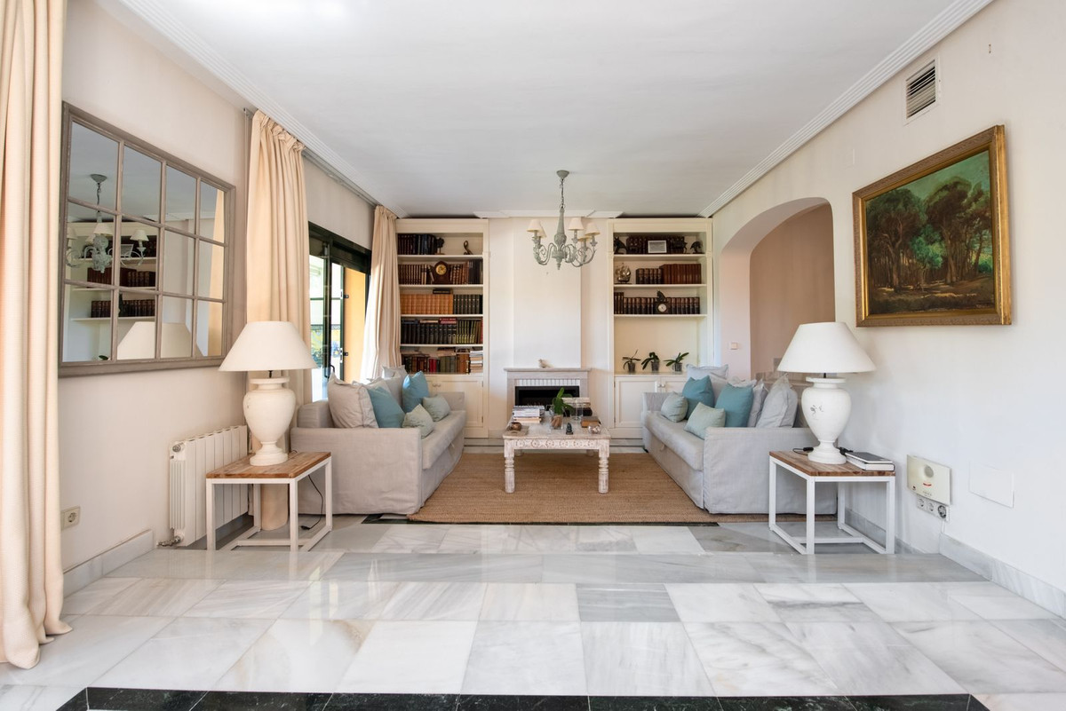 4 Bedroom Townhouse in Marbella - Photo 4