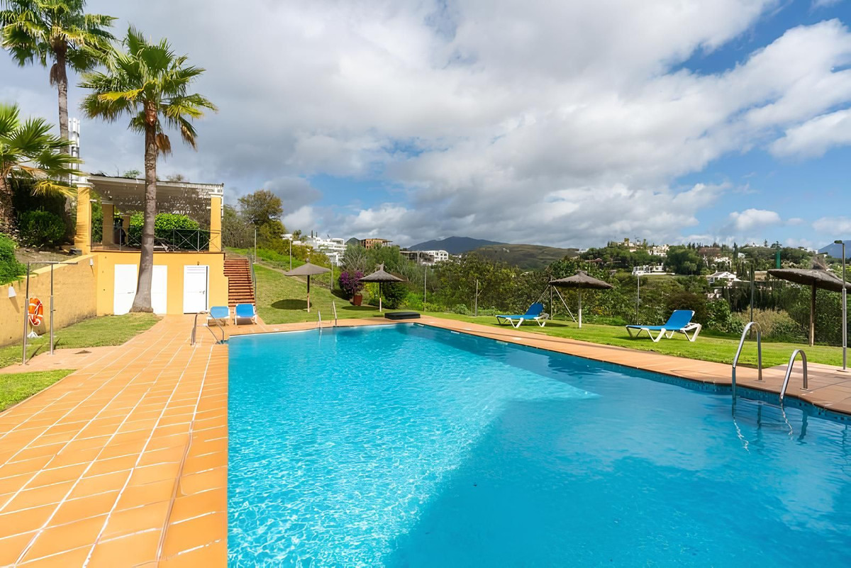 3 Bedroom Penthouse in Estepona - Photo 7