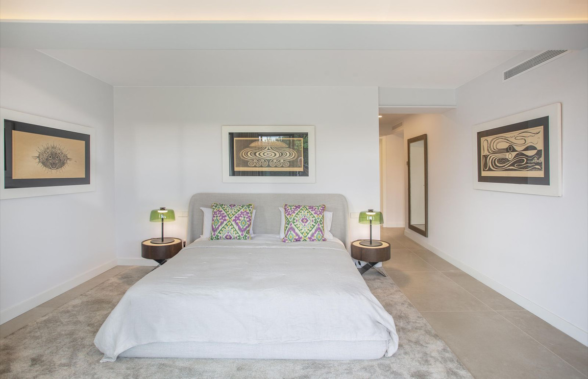 5 Bedroom Villa in Marbella - Photo 16