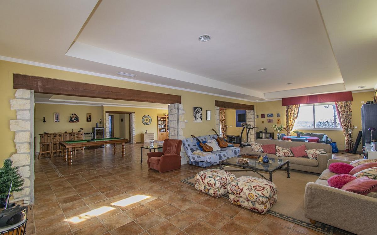 7 Bedroom Villa in Estepona - Photo 19