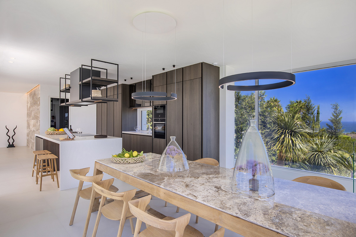5 Bedroom Villa in Estepona - Photo 5